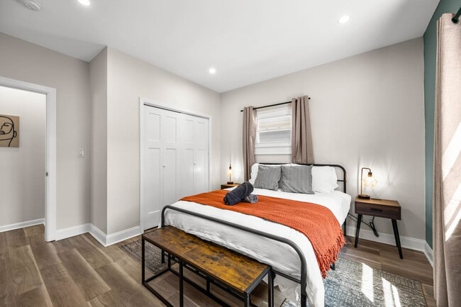 Building Photo - 1215 N Warman Ave