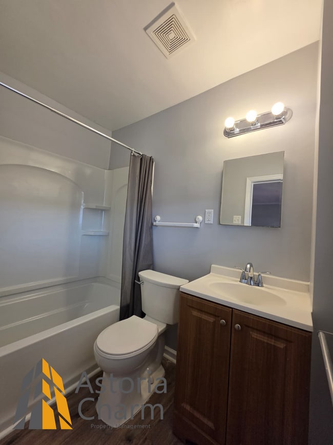 Building Photo - 1609 Northbourne Rd