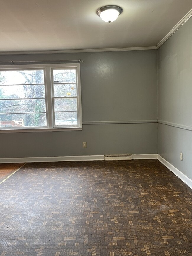 Building Photo - 3 bedroom 1.5 Bathroom