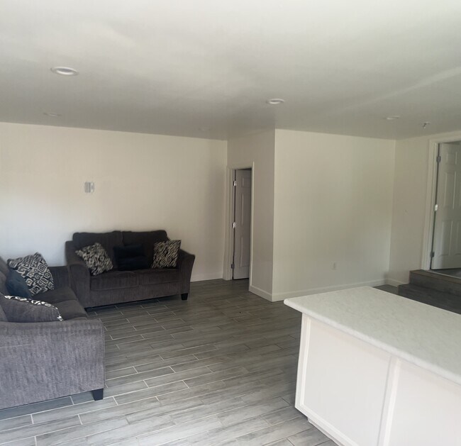 Building Photo - 1280 W 35th Pl