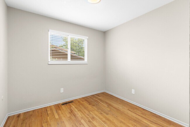 Building Photo - 3295 Emerson Ave