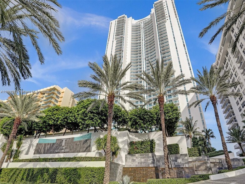 Primary Photo - 2711 S Ocean Dr