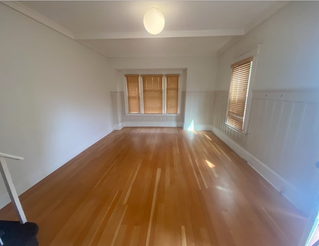 Building Photo - 332 W 5th Ave