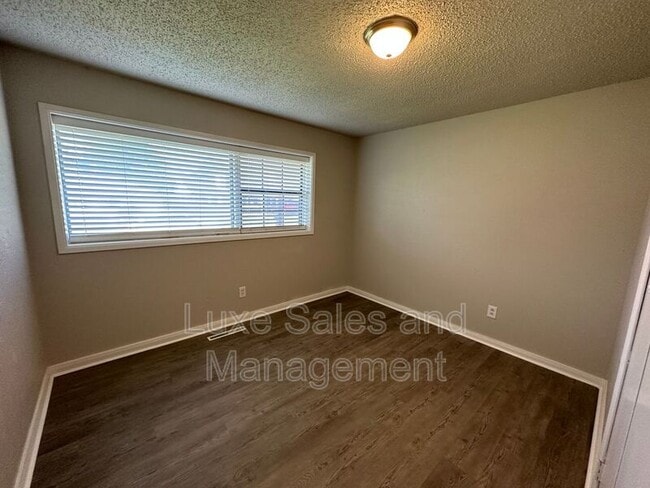 Building Photo - 209 Gill Dr