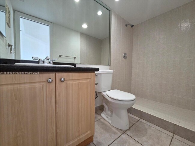 Building Photo - 10765 SW 108th Ave