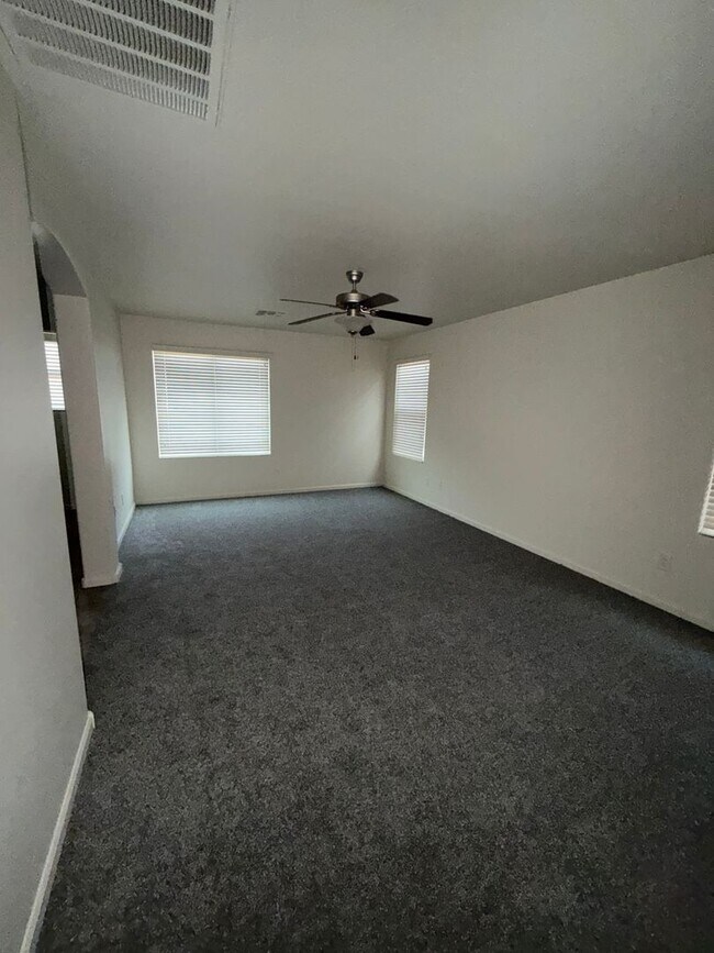 Building Photo - Beautiful 3 bedroom home in Gilbert! NEW CARPET NEW PAINT