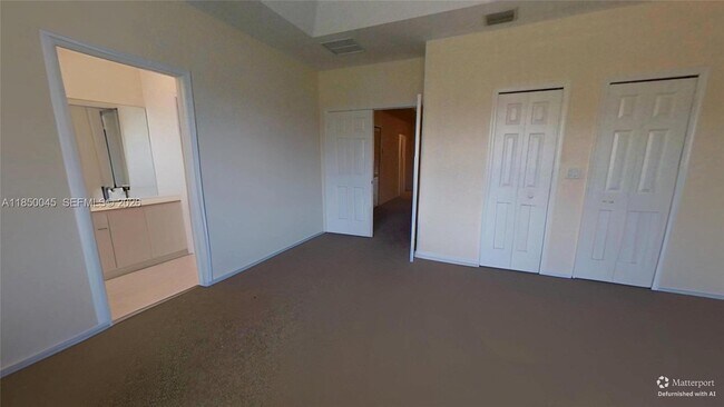 Building Photo - 1420 SE 26th Ave