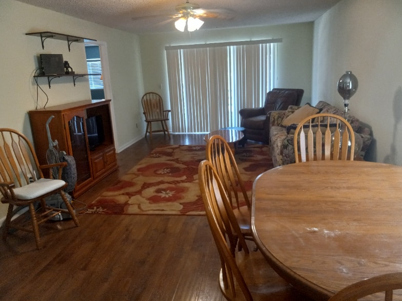 Building Photo - 1166 6th Ave