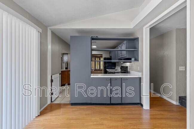 Building Photo - 12 Country Ln