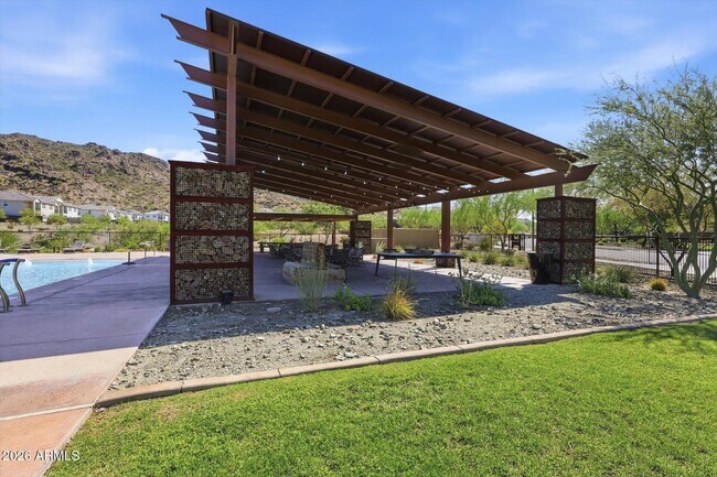 Building Photo - 1118 E Paseo Way