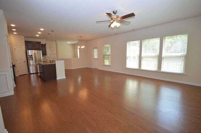 Building Photo - 904 Cozy Oak Ave