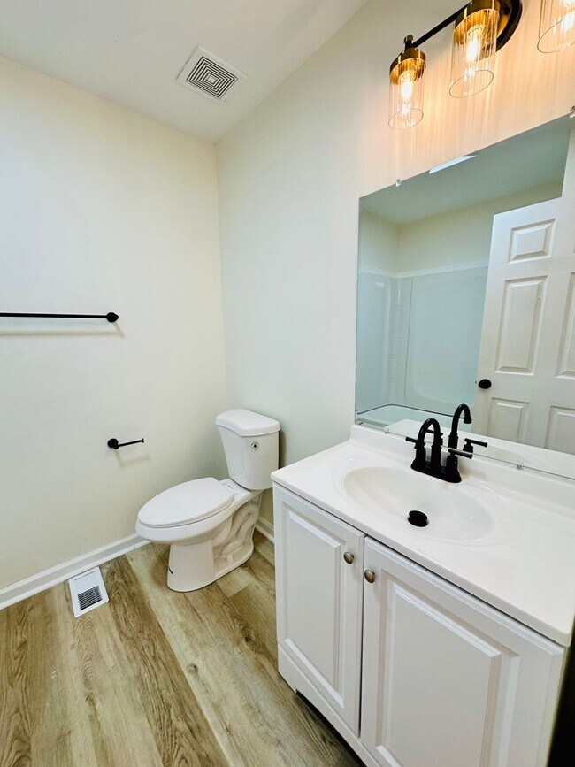 Building Photo - Completely renovated 3BR house in Shelby P...