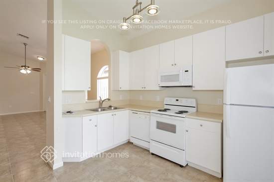 Building Photo - 2110 NE 37th Rd