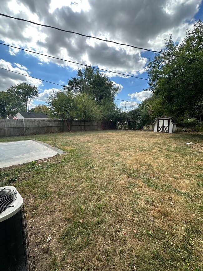 Building Photo - Updated 3 Bedroom 1 Bath Single Family Hom...