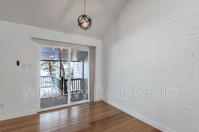 Building Photo - 356 Peach Is Rd