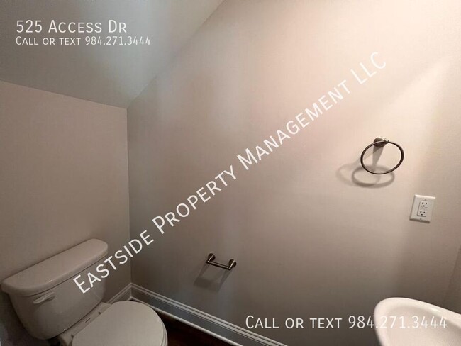 Building Photo - 525 Access Dr