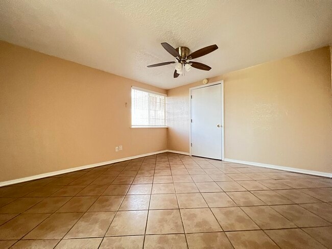 Building Photo - 2713 Fir St