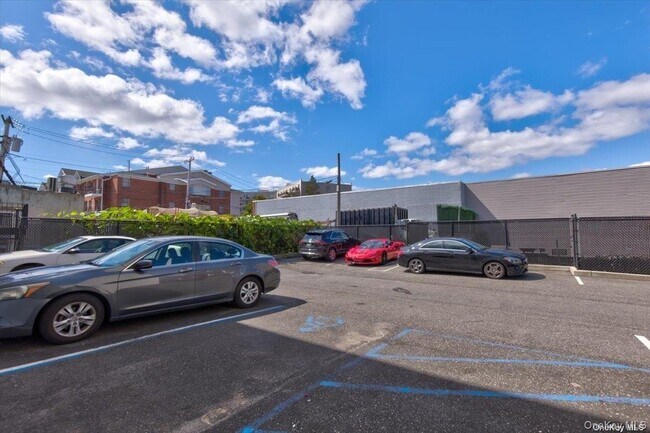 Building Photo - 157-161-161 Post Ave