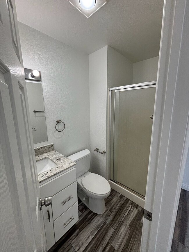 Building Photo - Large 3 Bedroom 3 Bathroom Condo for Rent