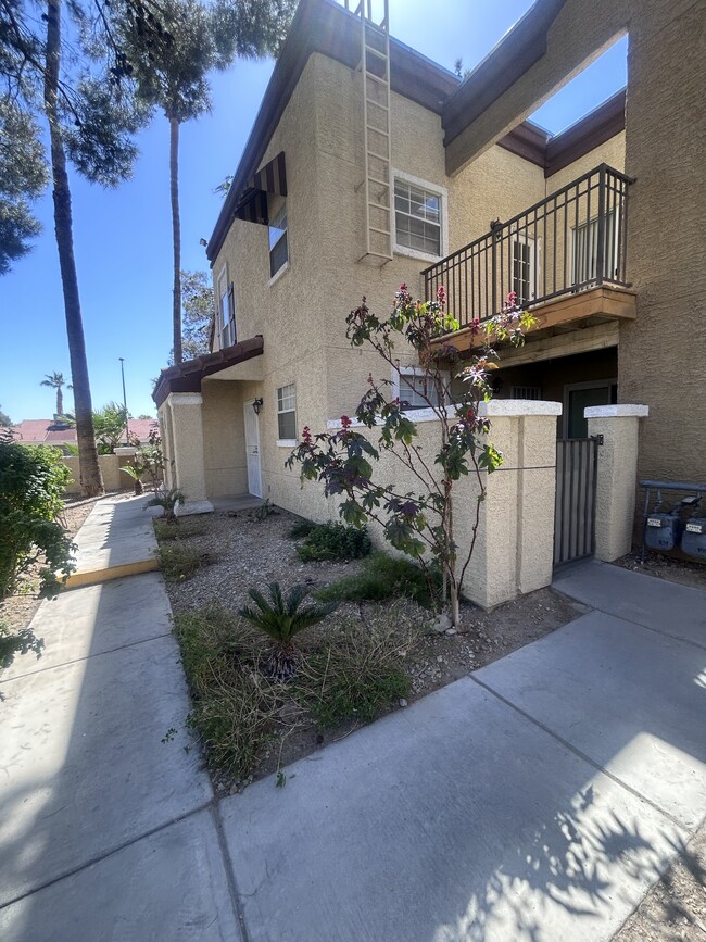 Primary Photo - 2801 N Rainbow Blvd