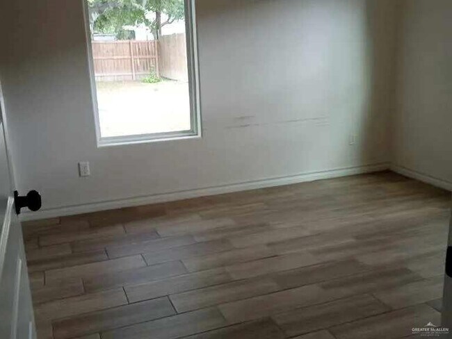 Building Photo - 2228 Ivy Ave