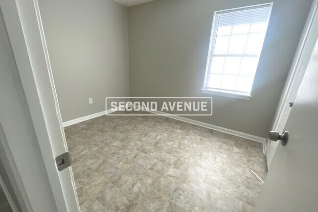 Building Photo - 1739 Huntington DR