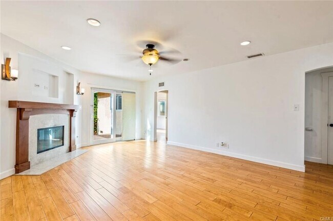 Building Photo - 4759 Hackett Ave
