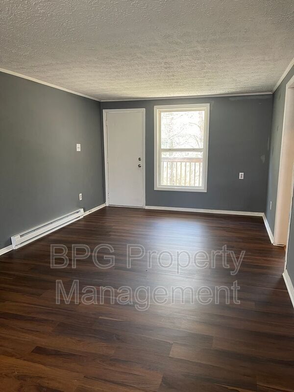 Building Photo - 123 Circle Dr