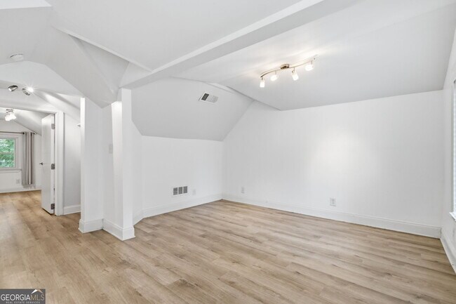 Building Photo - 1669 Emerald Ave SW