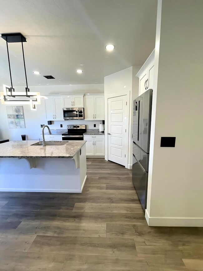 Building Photo - 543 Stewart Crk Cv