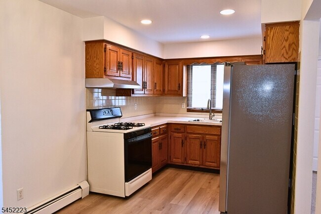 Building Photo - 28 Elmhurst St