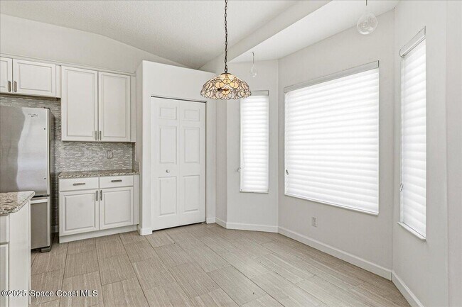 Building Photo - 558 Gardendale Cir SE