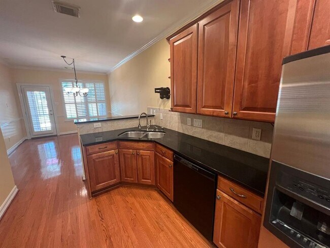 Building Photo - 1155 Enclave Square E