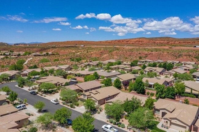 Building Photo - Great 3 bed 2 bath in Coral Canyon-Pet Fri...