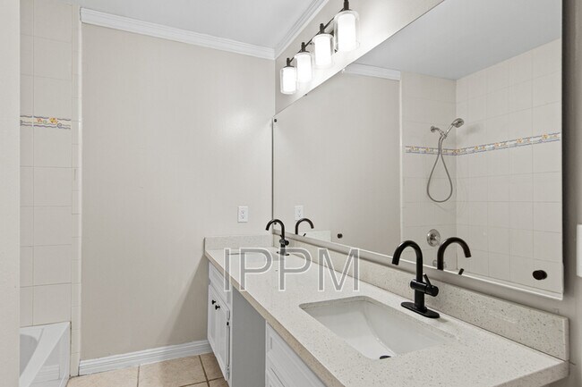 Building Photo - 5601 Wild Persimmon