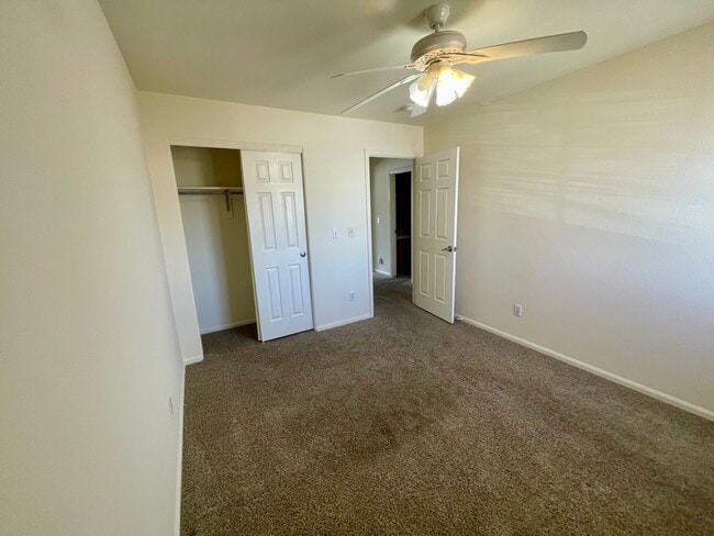 Building Photo - 1422 Hyacinth Way