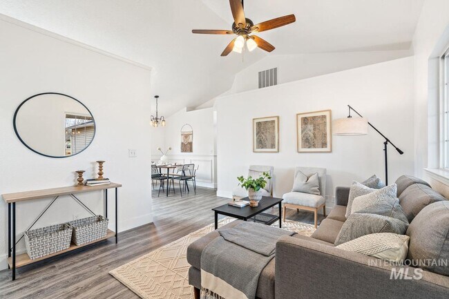Building Photo - Remodeled Home in Kuna!