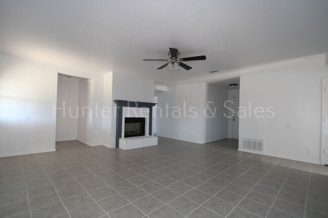 Building Photo - Exceptional!