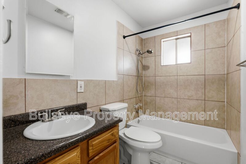 Building Photo - 2245 W Glenrosa Ave