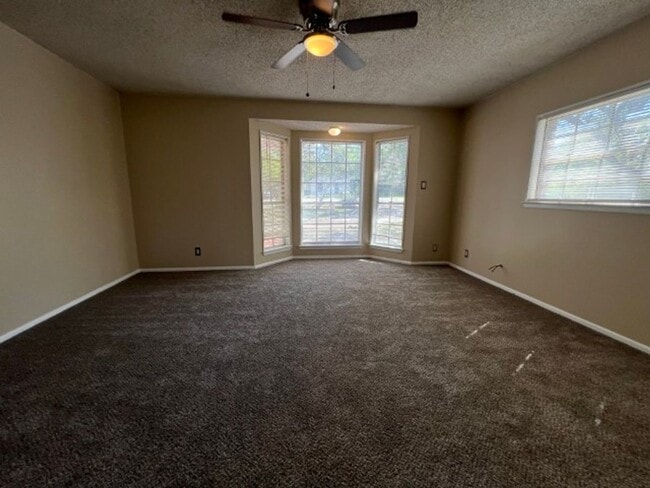 Building Photo - 10267 Mount Crosby Dr