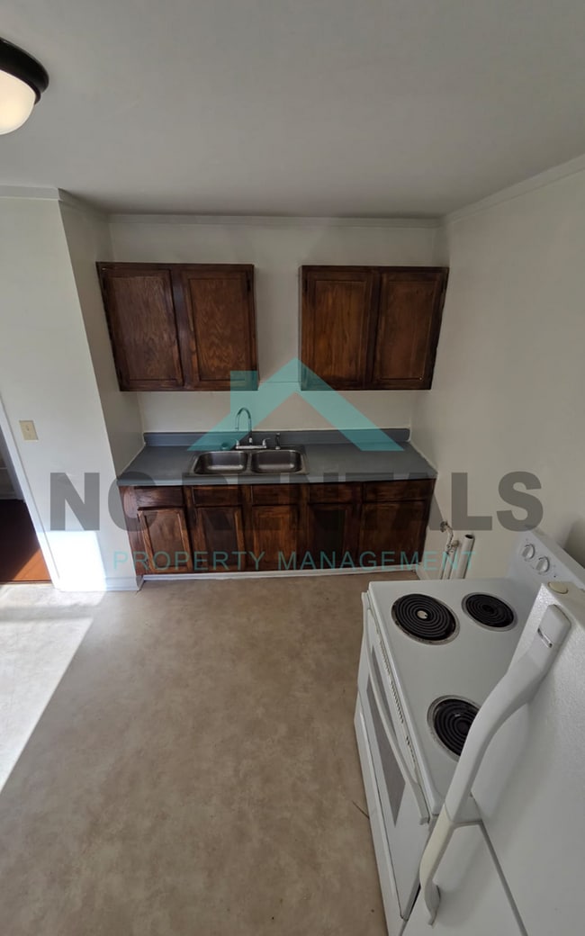 Building Photo - 1012 Nancy Ln SE