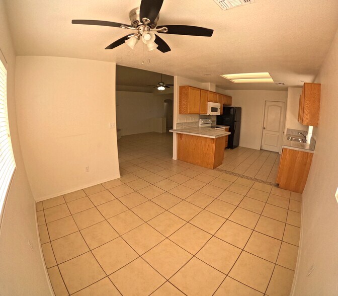 Building Photo - 1675 E Segovia Way
