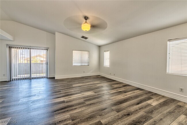 Building Photo - 398 Blue Tee Ct