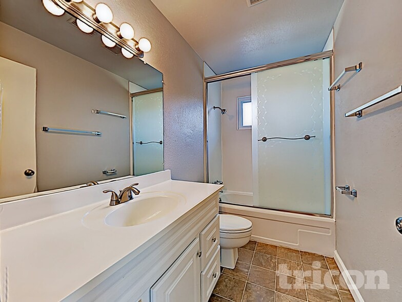 Building Photo - 1901 Georgina Dr