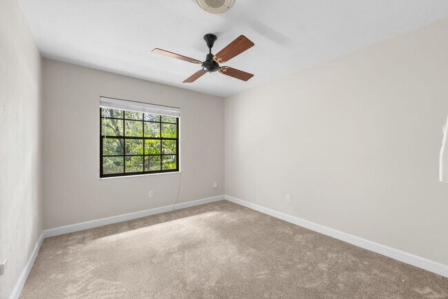 Building Photo - Spacious Pool Home in Desirable NW Gainesville