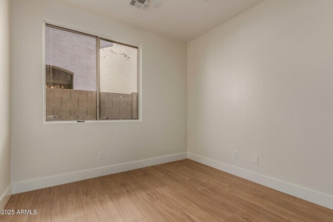 Building Photo - 40809 N Raleigh Ct