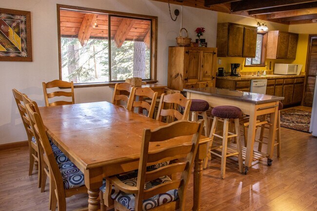 Building Photo - Lovely, quiet neighborhood off North Upper Truckee in S. Lake Tahoe