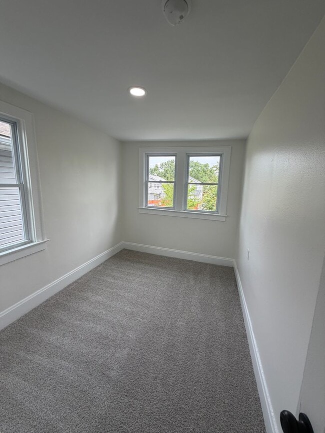 Building Photo - 726 Frebis Ave
