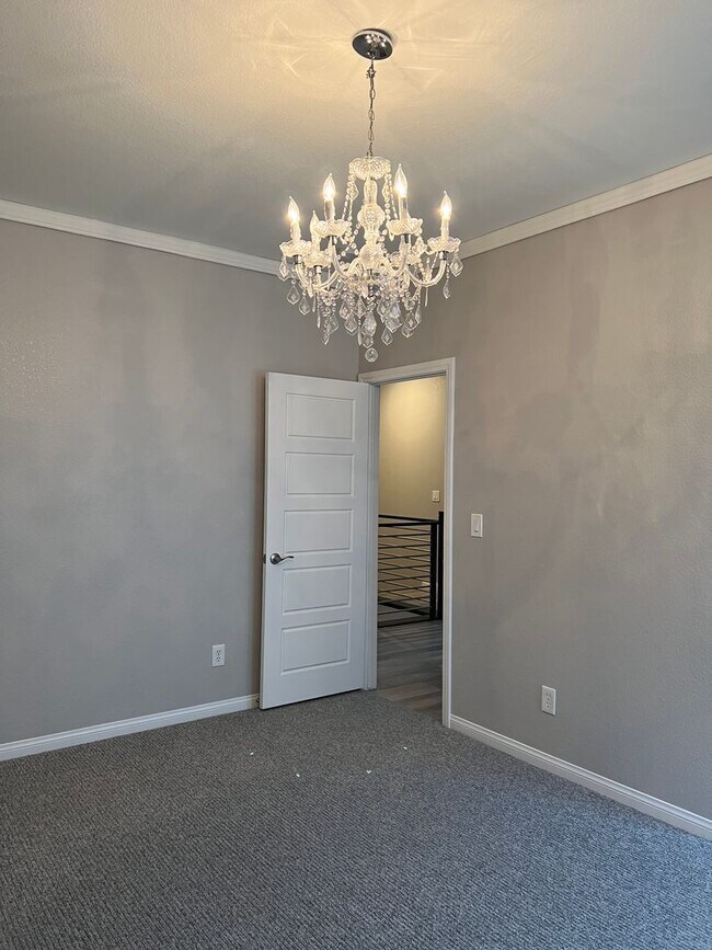 Building Photo - Do not miss this opportunity - Fabulous Location