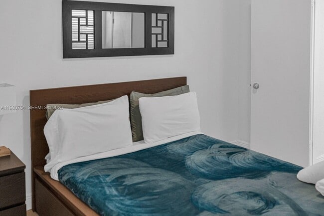 Building Photo - 1044 SW 13th Ct